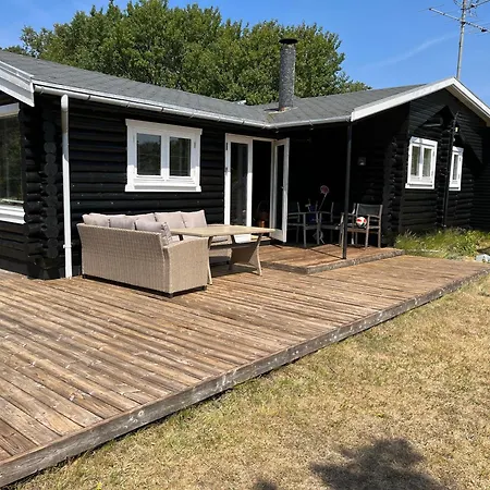 Feriehus Stunning In Sjaellands Odde With 4 Bedrooms, Jacuzzi And Sauna